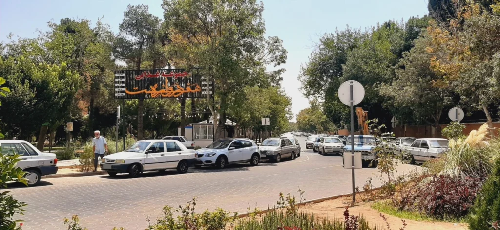 مجموعه هفتدروازه با ترکیب آشپزی ایرانی و فرنگی، منویی گسترده دارد