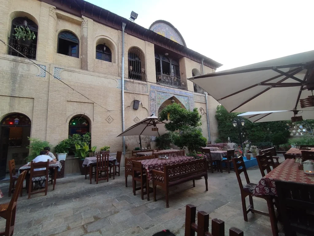 کافه فتح‌الملوکی شیراز بهترین کافه رستوران سنتی شیراز