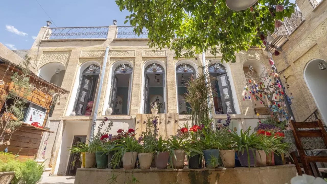 اقامتگاه بوم گردی ترنجستان شیراز