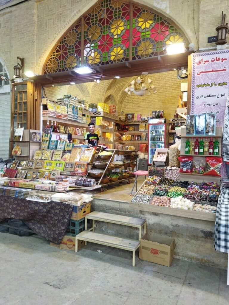 سوغات سرای شمس یکی از معروف ترین سوغات سرا شیراز